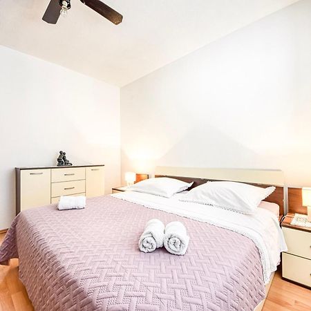 Apartman Andrej Povlja  Esterno foto