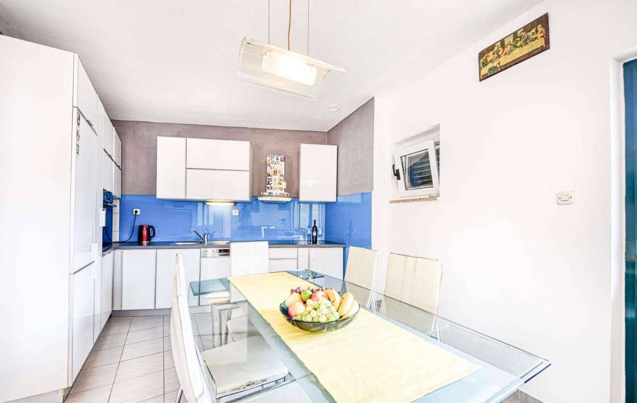Apartman Andrej Povlja  Esterno foto