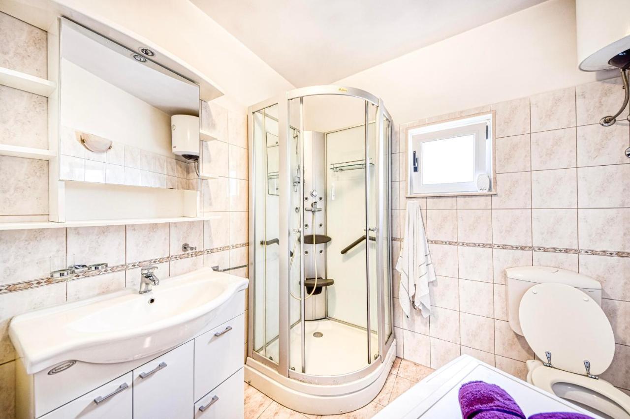 Apartman Andrej Povlja  Esterno foto